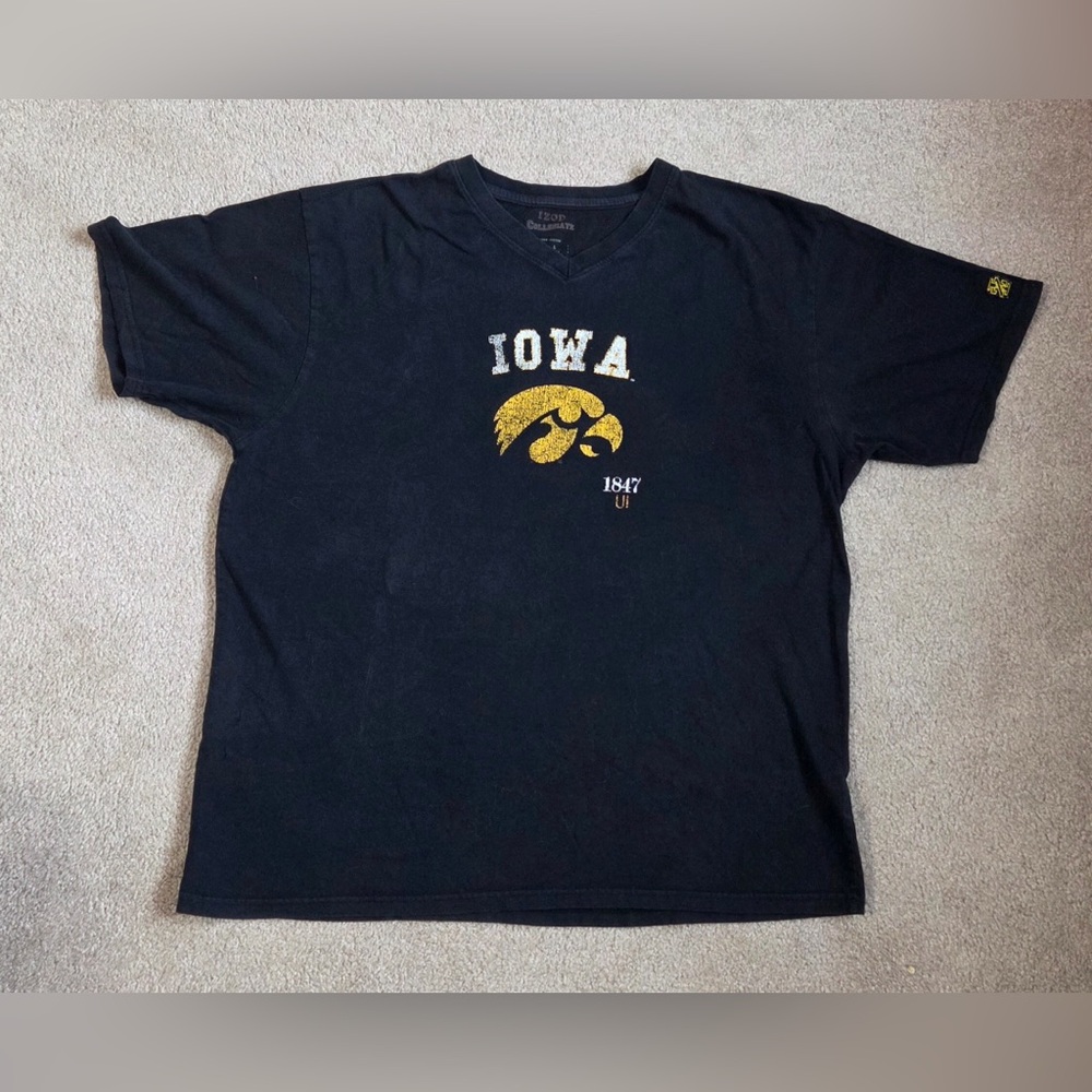 Men’s Large IZOD Collegiate V  Neck Iowa Black T Shirt